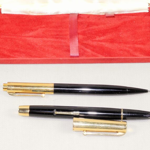 1943 Eversharp “fifth Avenue” lever filler fountain pen and pencil set in black with 14k Solid caps, fine nib, Nice Set ! SOLD