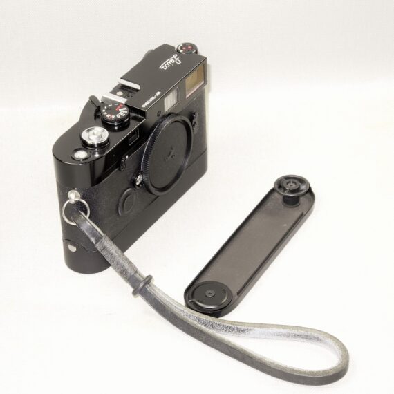 Leica MP 0.72 Black camera with Abrahmson rapid winder Mint- / SOLD