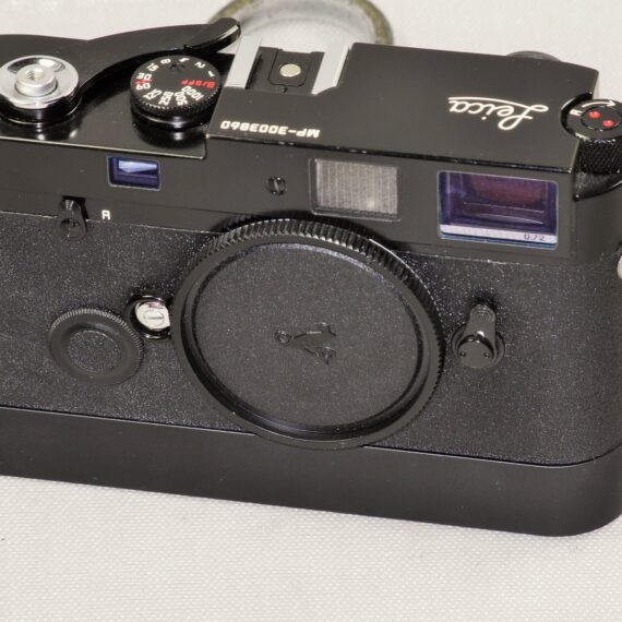 Leica MP 0.72 Black camera with Abrahmson rapid winder Mint- / SOLD
