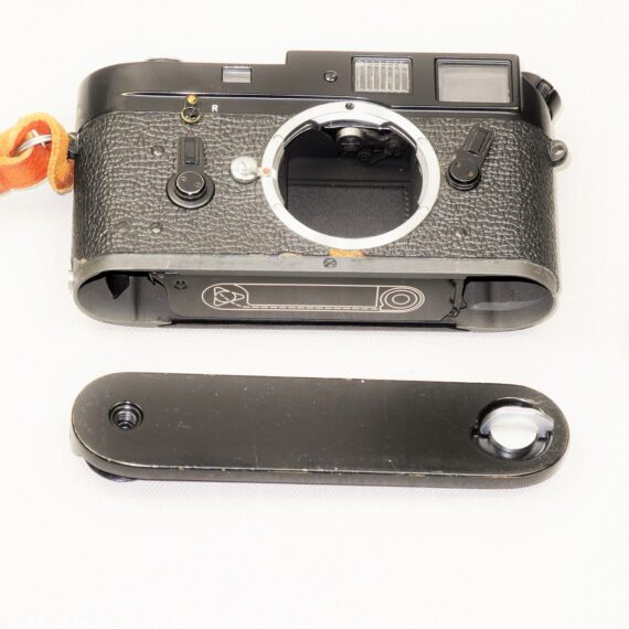 Leica M4 Black Paint Original Rangefinder  Camera (1969) Sold with original case Ex++