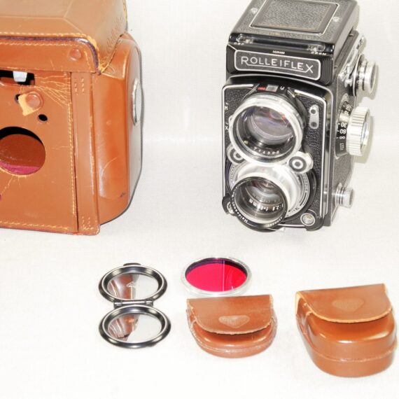Rollei 80/2,8 Planar TLR camera with case,Red filter,Rolleinar 3 Bay 3 filters Ex+/++