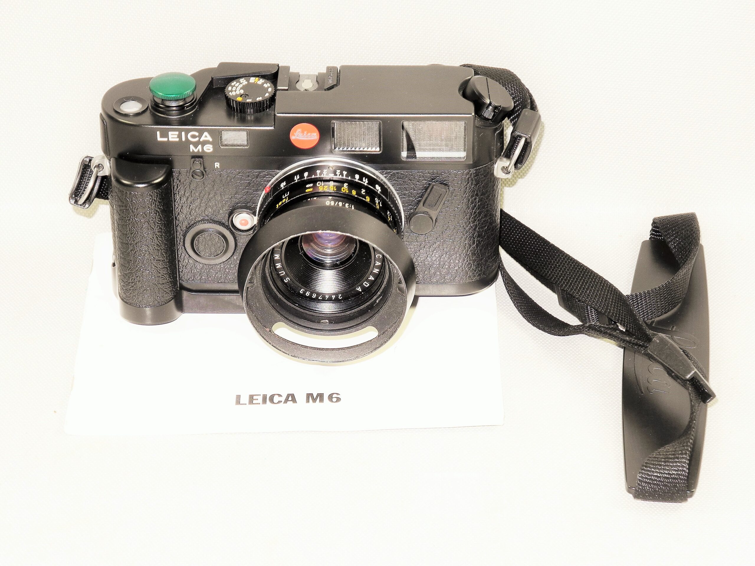 Leica M6 black 0.72 Mag Mint- camera with Leica grip & Leica 35/2 