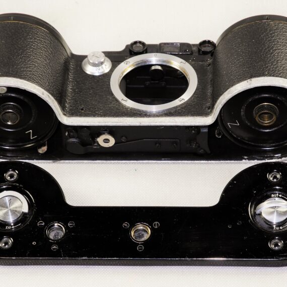 Leica 250 GG Reporter Rare Camera (Circa 1939) with Leica 50/2 Summar (1938) lens & with 2 original film cassettes Ex++/Mint- SOLD