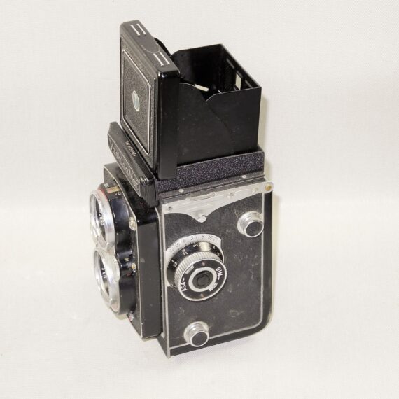 Yashica-Mat TLR camera W/80mm lens and original case Ex++