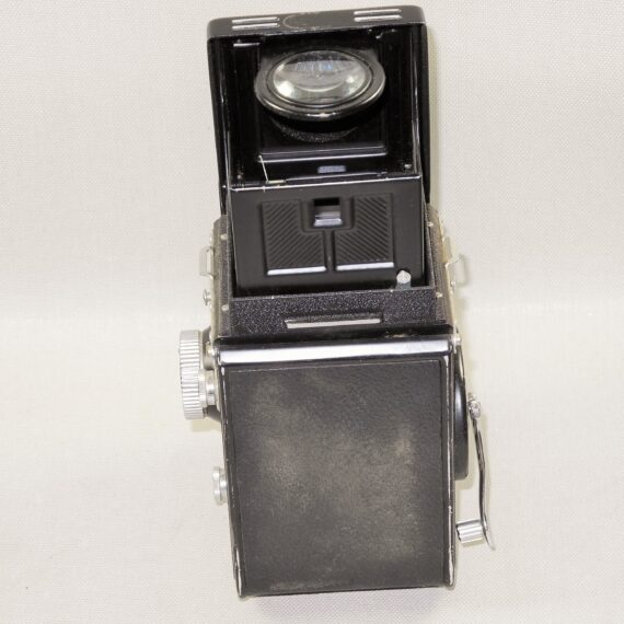 Yashica-Mat TLR camera W/80mm lens and original case Ex++