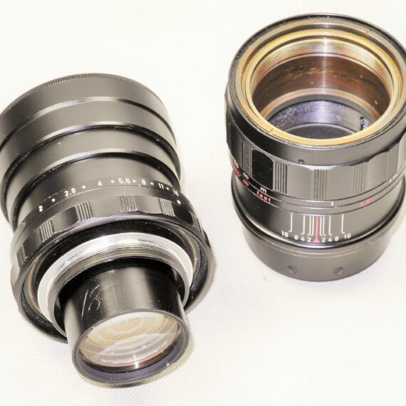 Leica 90mm F/2 Summicron Black Paint Ver.1 Leitz Canada in Screw-Mount, Extremely RARE lens with case and filter Ex++/Mint- / Free shipping