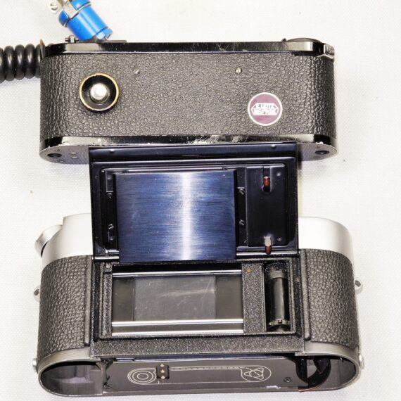 Leica MDa chrome camera (1968-69) With E. Leitz NY RARE motor and original battery pack Ex++