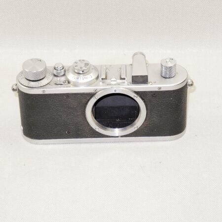 Leica Standard (E) Chrome (1938) Unusual camera with 2 extra screws in back Ex+