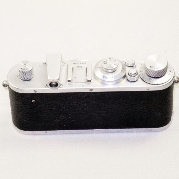 Leica Standard (E) Chrome (1938) Unusual camera with 2 extra screws in back Ex+