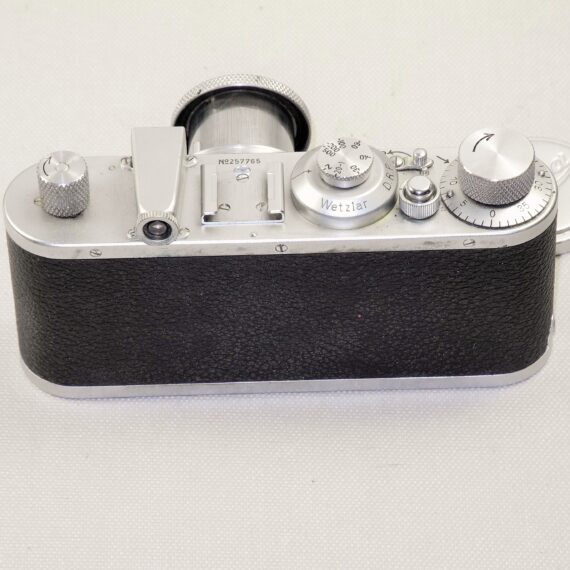 Leica Standard (E)1937 camera set sold W/Leica 50mm Elmar collapsible lens, Ex+/++
