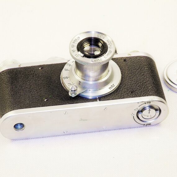 Leica Standard (E)1937 camera set sold W/Leica 50mm Elmar collapsible lens, Ex+/++