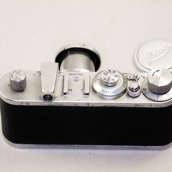 Leica Standard (E)1937 camera set sold W/Leica 50mm Elmar collapsible lens, Ex+/++