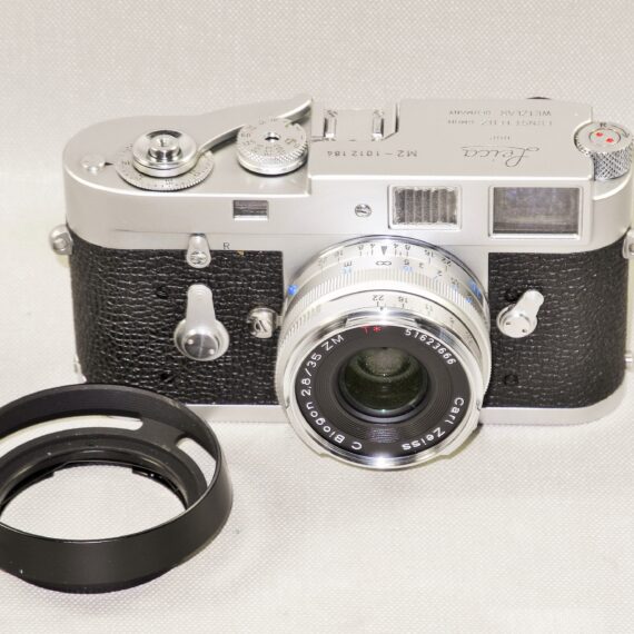 Leica M2 Chrome Mint- camera with Zeiss 35/2.8 Biogon-C ZM chrome LN- lens with hood, Leica MR meter Mint- nice set / SOLD