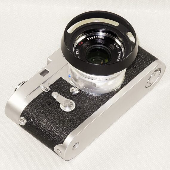 Leica M2 Chrome Mint- camera with Zeiss 35/2.8 Biogon-C ZM chrome LN- lens with hood, Leica MR meter Mint- nice set / SOLD