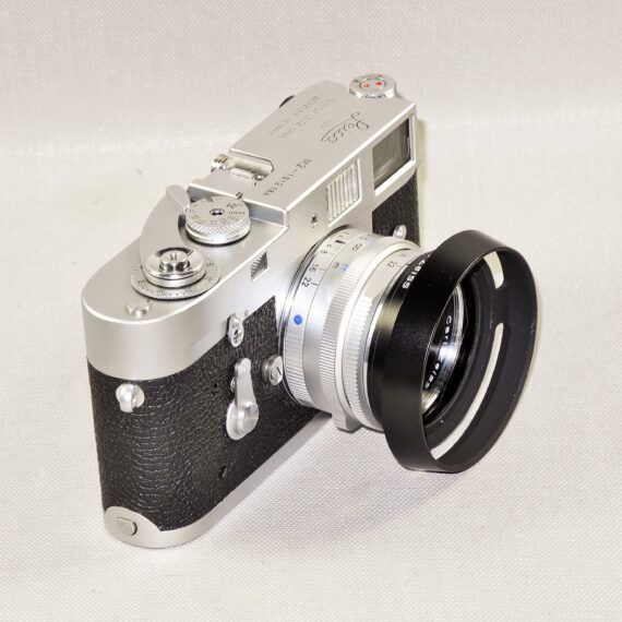Leica M2 Chrome Mint- camera with Zeiss 35/2.8 Biogon-C ZM chrome LN- lens with hood, Leica MR meter Mint- nice set / SOLD