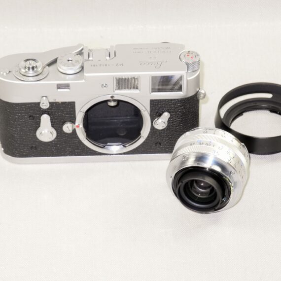Leica M2 Chrome Mint- camera with Zeiss 35/2.8 Biogon-C ZM chrome LN- lens with hood, Leica MR meter Mint- nice set / SOLD