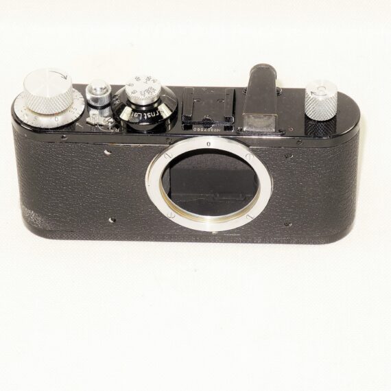Leica Standard black paint camera & chrome knobs (1938) Mint- / Free shipping (USA)