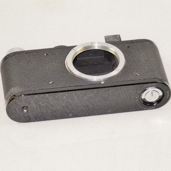 Leica Standard black paint camera & chrome knobs (1938) Mint- / Free shipping (USA)