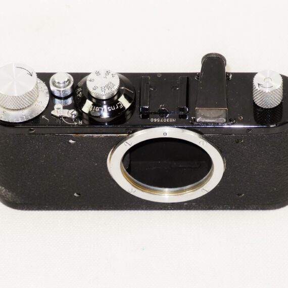 Leica Standard black paint camera & chrome knobs (1938) Mint- / Free shipping (USA)