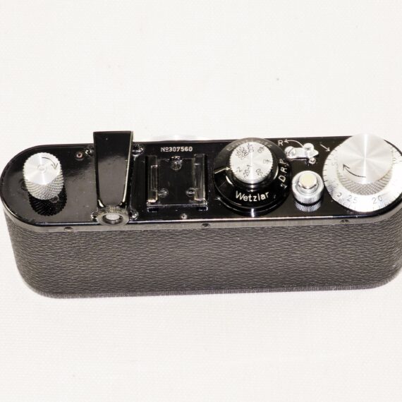 Leica Standard black paint camera & chrome knobs (1938) Mint- / Free shipping (USA)