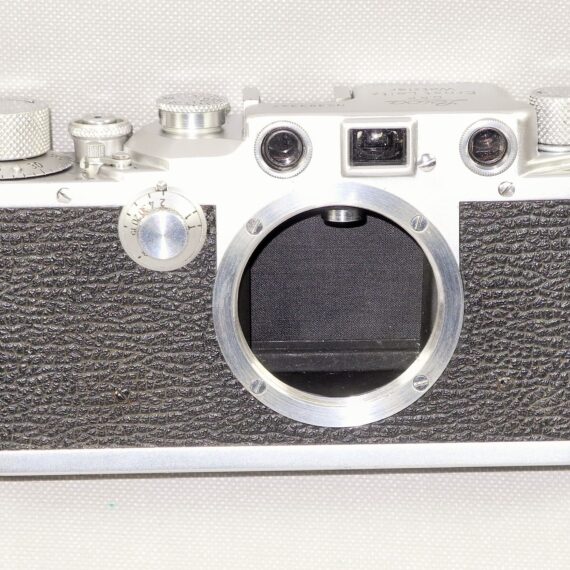 Leica IIIC chrome camera (1943-46) Ex++
