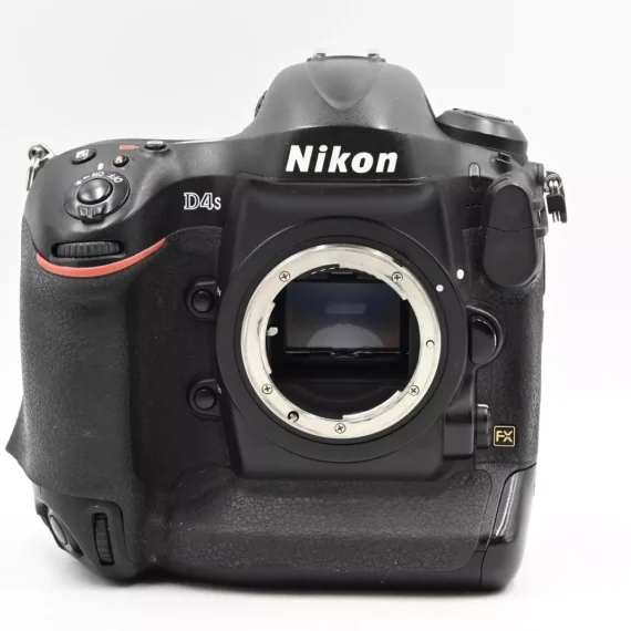 Nikon D4s camera Ex++/Mint- / Free shipping (USA)