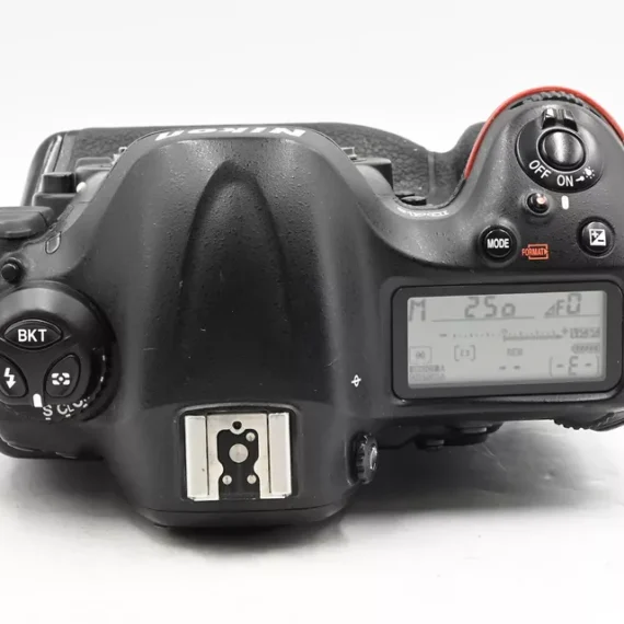 Nikon D4s camera Ex++/Mint- / Free shipping (USA)