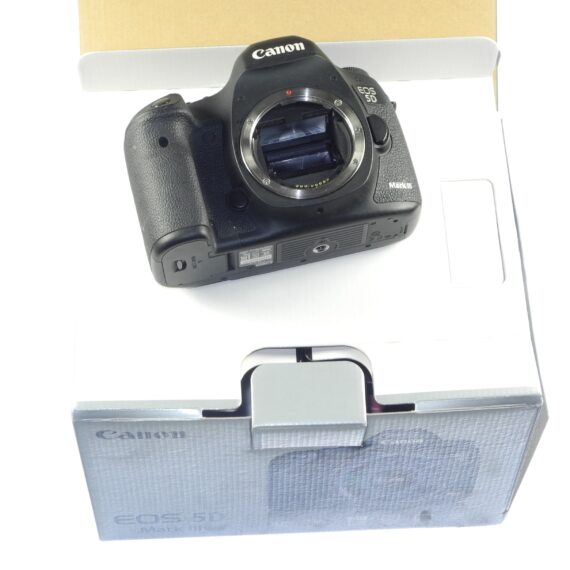 Canon 5d Mark III used camera body with box,strap,manual etc. Ex++ / Free shipping (USA)