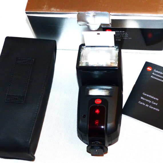 Leica SF 58 Flash Cat #14488 with Leica box, Leica flash case, cards Mint- nice !