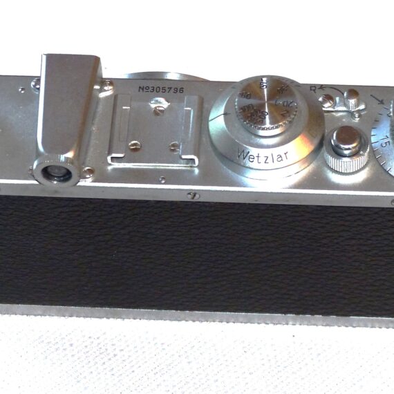 Leica Standard (Model E) Chrome camera circa 1938 Ex++/Mint-