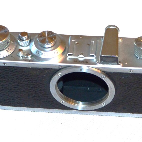 Leica Standard (Model E) Chrome camera circa 1938 Ex++/Mint-