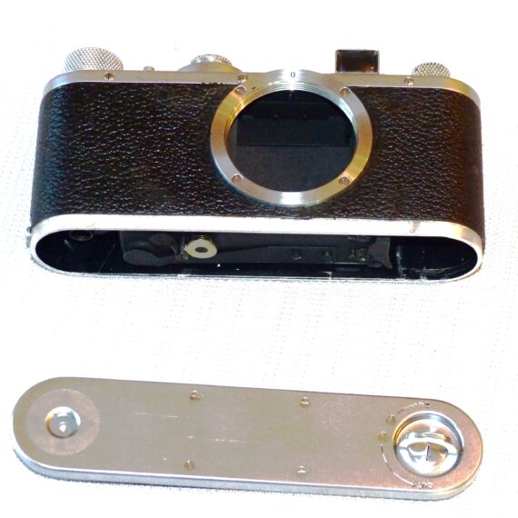 Leica Standard (Model E) Chrome camera circa 1938 Ex++/Mint-