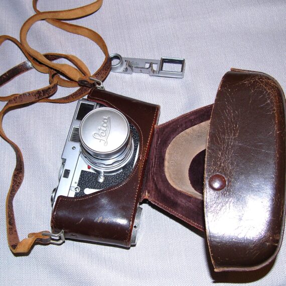 Leica M2 chrome camera (1694) Ex++ With Leica 50/2 Summicron Dual Range (1959) with eyes, cap, case Ex++, Nice Set