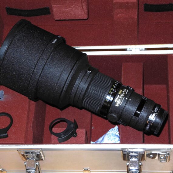 Nikon 300mm f/2,8 Nikkor ED AIS with hood,caps,extra filter holder & Nikon TC-301Teleconverter inside metal trunk Mint- lens