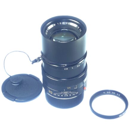 Leica 90/2,8 Elmarit-M Late production lens with with built in hood (E46 filter size) with filter,caps Mint- / Free shipping (USA)