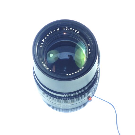 Leica 90/2,8 Elmarit-M Late production lens with with built in hood (E46 filter size) with filter,caps Mint- / Free shipping (USA)