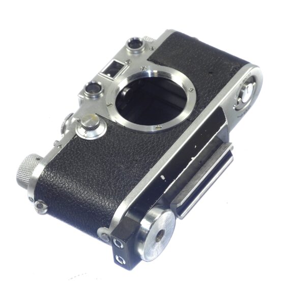 Leica IIIc camera (1941-42) with Leitz NY flash base plate with matching number, unusual camera and base plate set Ex+