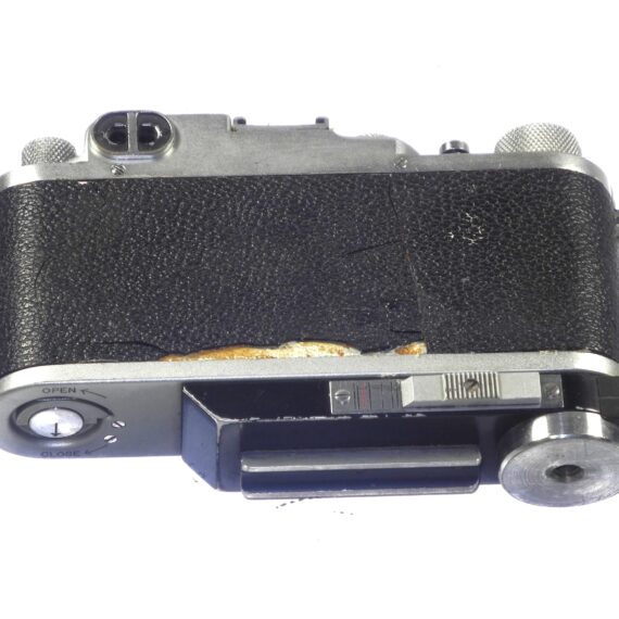Leica IIIc camera (1941-42) with Leitz NY flash base plate with matching number, unusual camera and base plate set Ex+