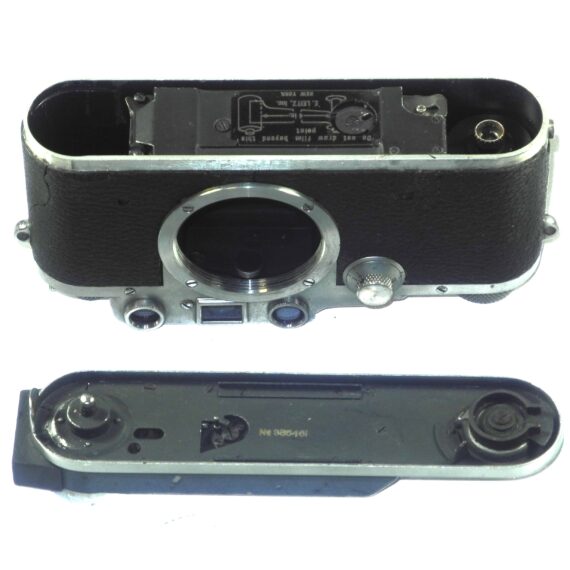 Leica IIIc camera (1941-42) with Leitz NY flash base plate with matching number, unusual camera and base plate set Ex+