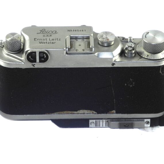Leica IIIc camera (1941-42) with Leitz NY flash base plate with matching number, unusual camera and base plate set Ex+
