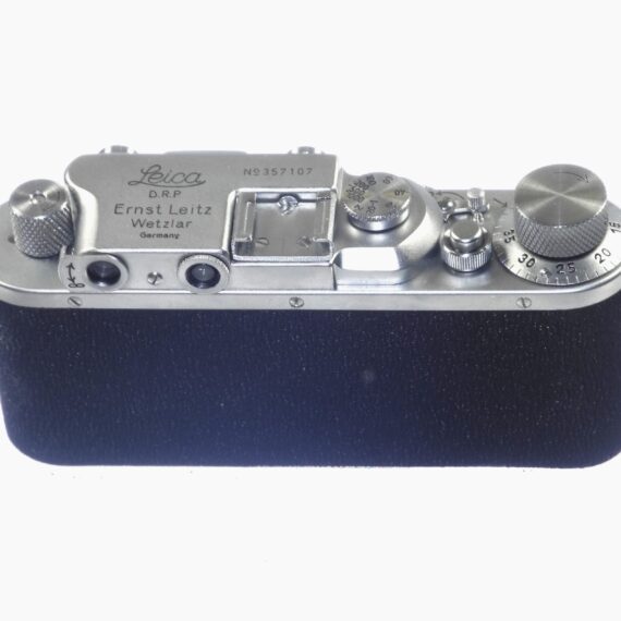 Leica IIIa Post War chrome camera (circa 1948-50) Ex++/Mint-