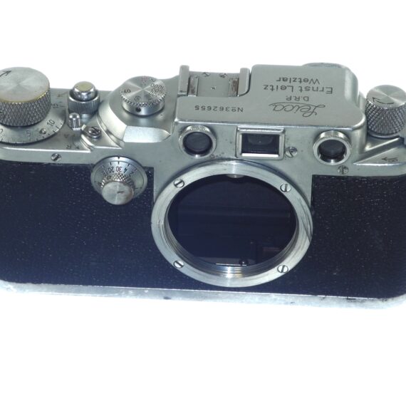 Leica IIIC chrome camera (circa 1940) Ex+