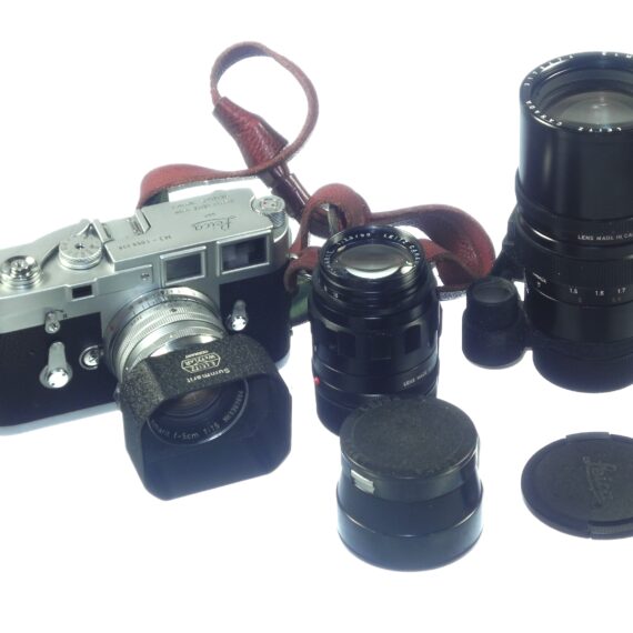 Leica M3 chrome camera (1962) Sold with 3 x Leica lenses (50-90-135mm), Leica hoods, caps, red leather strap and system case Ex++ / Free Shipping