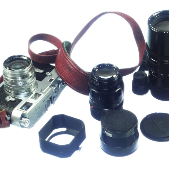 Leica M3 chrome camera (1962) Sold with 3 x Leica lenses (50-90-135mm), Leica hoods, caps, red leather strap and system case Ex++ / Free Shipping