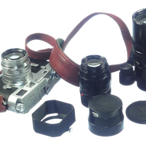 Leica M3 chrome camera (1962) Sold with 3 x Leica lenses (50-90-135mm), Leica hoods, caps, red leather strap and system case Ex++ / Free Shipping