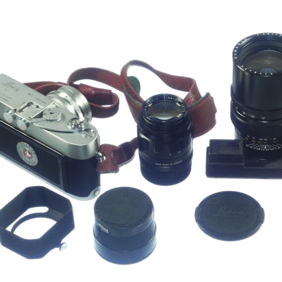 Leica M3 chrome camera (1962) Sold with 3 x Leica lenses (50-90-135mm), Leica hoods, caps, red leather strap and system case Ex++ / Free Shipping