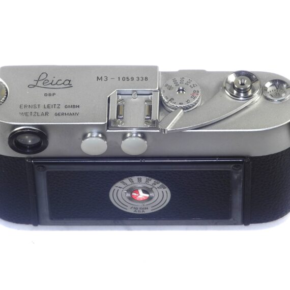 Leica M3 chrome camera (1962) Sold with 3 x Leica lenses (50-90-135mm), Leica hoods, caps, red leather strap and system case Ex++ / Free Shipping