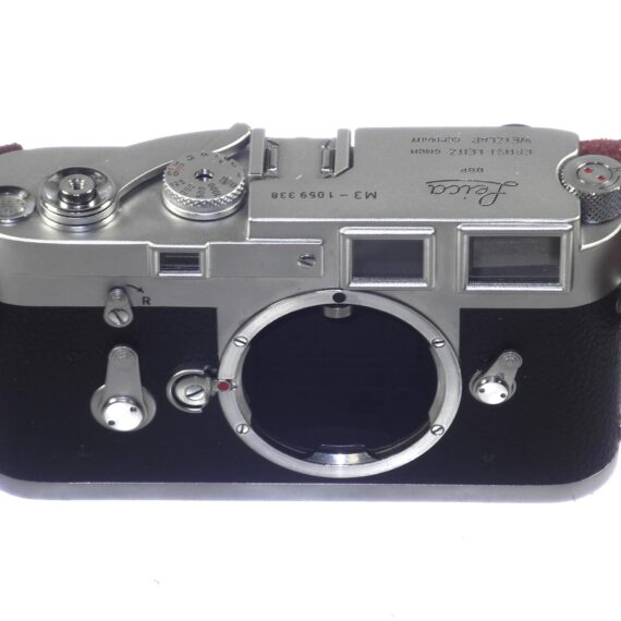 Leica M3 chrome camera (1962) Sold with 3 x Leica lenses (50-90-135mm), Leica hoods, caps, red leather strap and system case Ex++ / Free Shipping