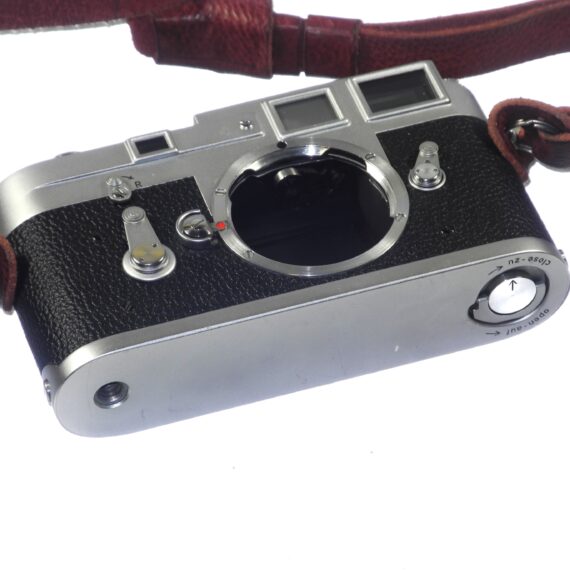 Leica M3 chrome camera (1962) Sold with 3 x Leica lenses (50-90-135mm), Leica hoods, caps, red leather strap and system case Ex++ / Free Shipping