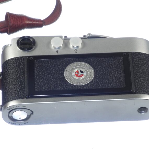 Leica M3 chrome camera (1962) Sold with 3 x Leica lenses (50-90-135mm), Leica hoods, caps, red leather strap and system case Ex++ / Free Shipping